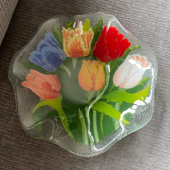 Peggy Karr 8” scallop edge tulip fused glass bowl